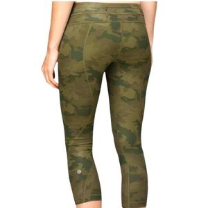 Lululemon Run Inspire Crop Il Savasana Camo Army Green Leggings Pants Size 4